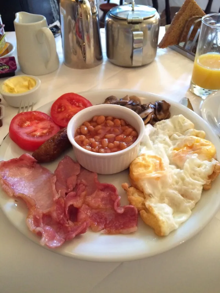 スコットランドの朝ごはん〜フル・スコティッシュ・ブレックファースト  This is Full Scottish breakfast|cocoaさん