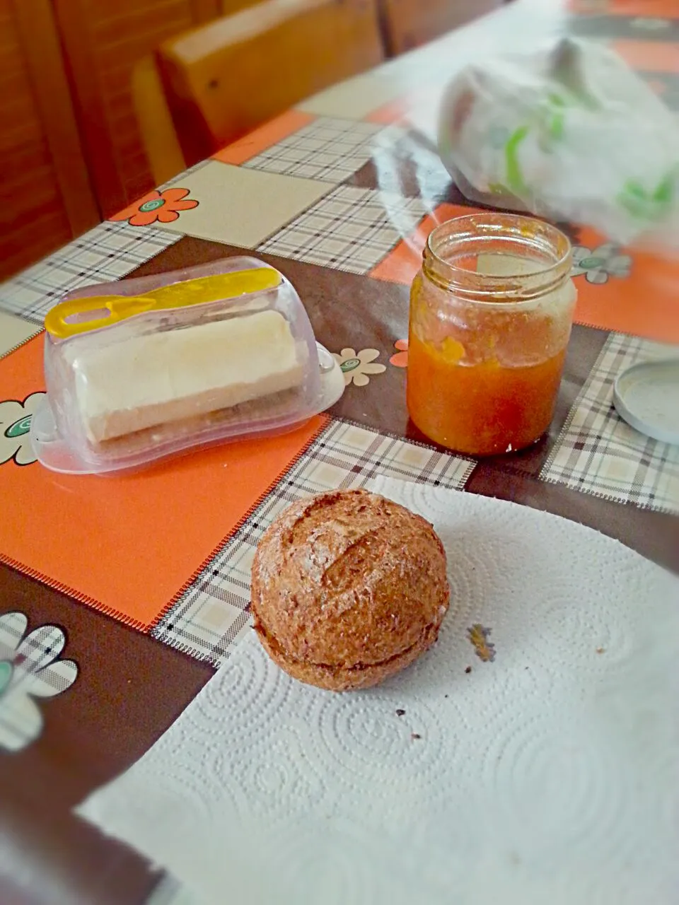 Simple breakfast with bread, jam and butter 😻
#Bread #jam #butter #Breakfast/Brunch|Federica Amorfiniさん