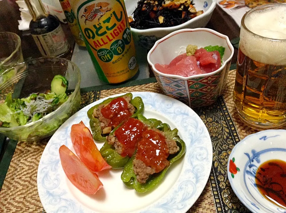 ビーマン肉詰め＆マグロの中落ち＆チシャもみ|まぐろさん