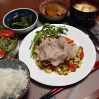 Snapdishの料理写真:豚しゃぶ ラビゴットソース添え|ayakoさん