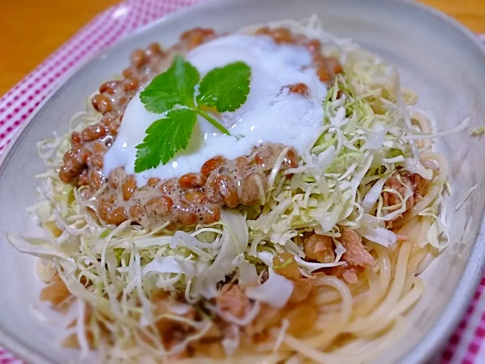 温泉卵のせ納豆サラダパスタ|だりえさん