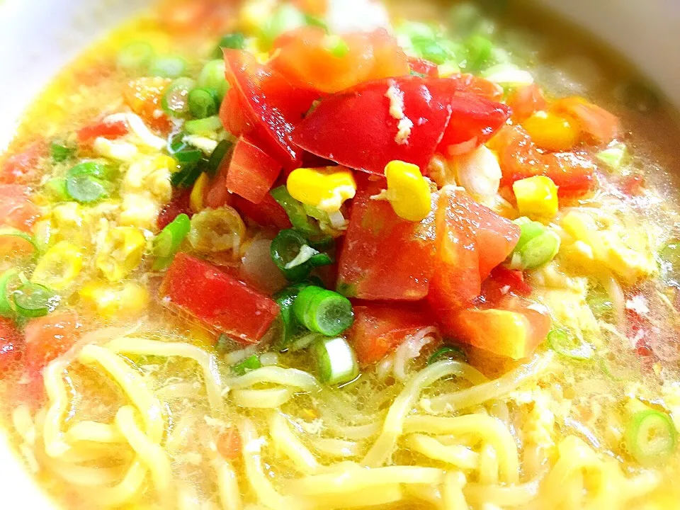 Snapdishの料理写真:トマコーンかき玉塩ラーメン♪|桃実さん