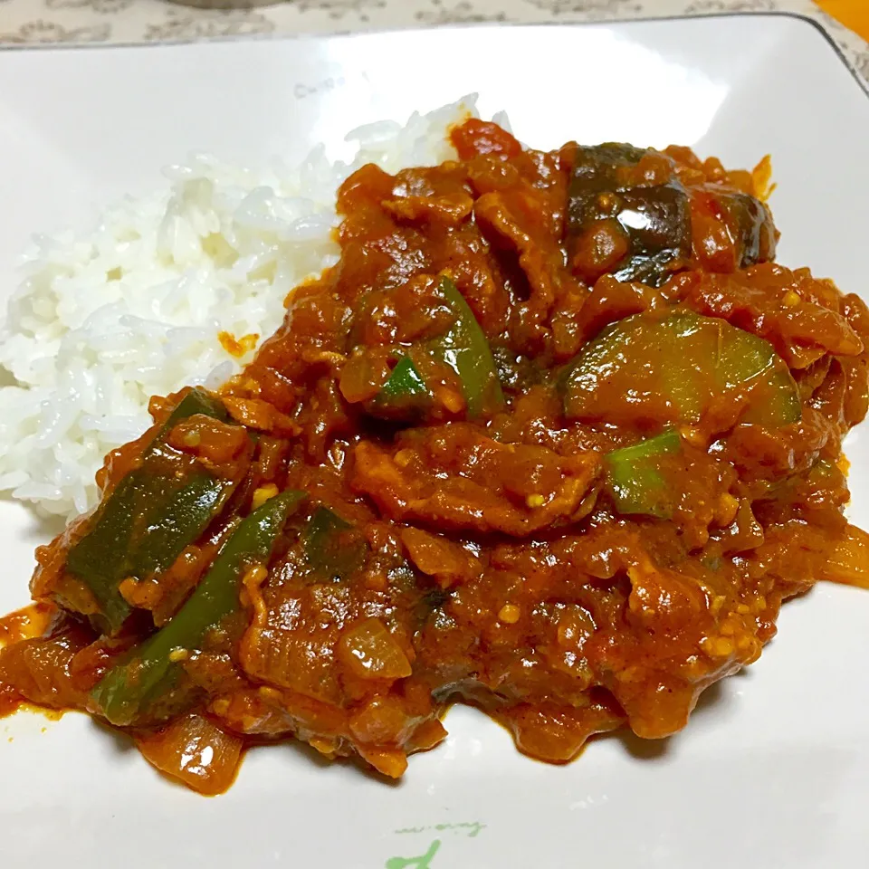 ラタトゥイユ風夏野菜のトマトポークカレー|カウンター嬢さん