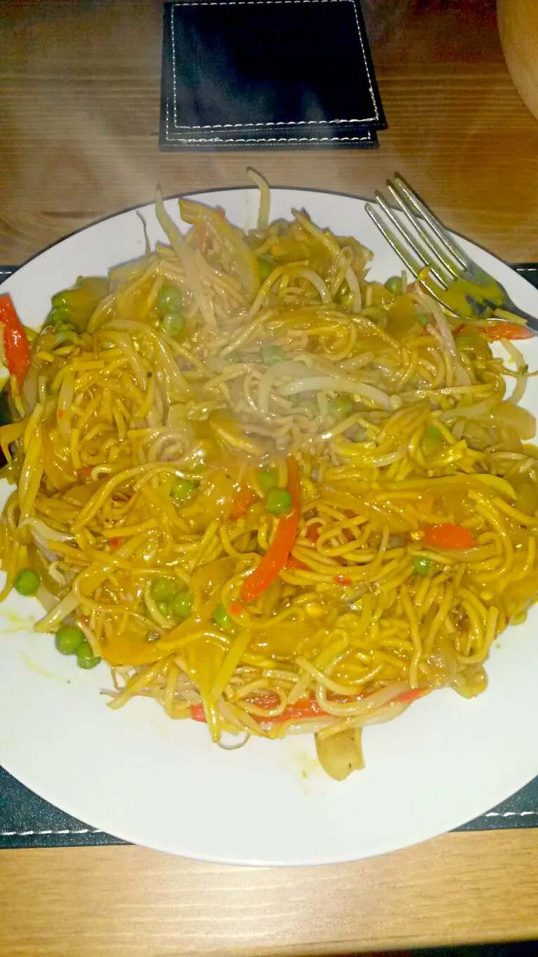 Vegetable chow mein & curry sauce|Judy Mauleさん