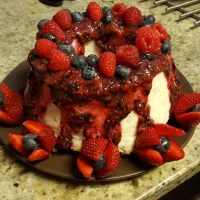 Angel Food with Berry Puree and Strawberry Roses|Stephen Hellierさん