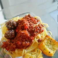 Snapdishの料理写真:spaghetti and meat balls|Alicia Kimaliさん