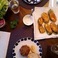 Snapdishの料理写真:Wednesday night: blue apron: Vadouvan-Spiced lamb burgers with crispy curried zucchini rounds|Molly Glauberさん