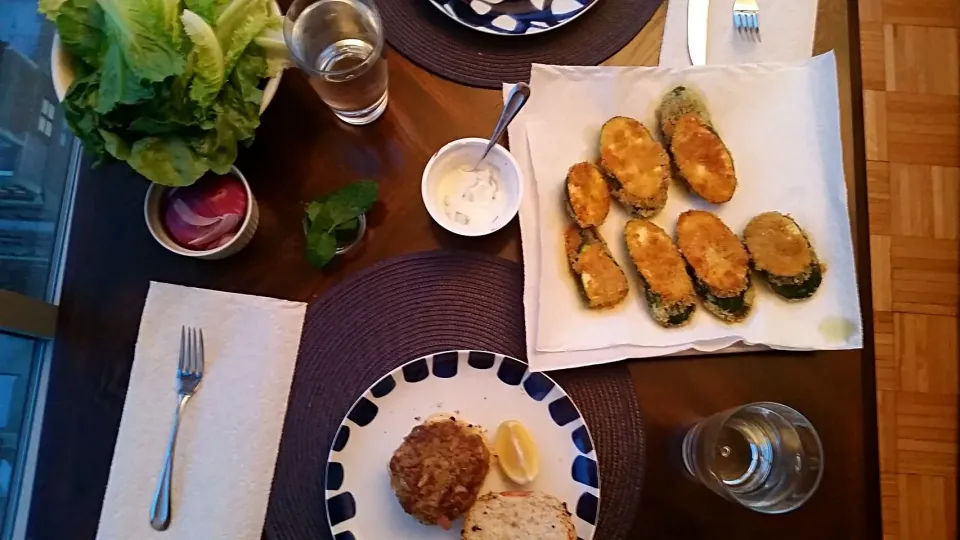 Snapdishの料理写真:Wednesday night: blue apron: Vadouvan-Spiced lamb burgers with crispy curried zucchini rounds|Molly Glauberさん