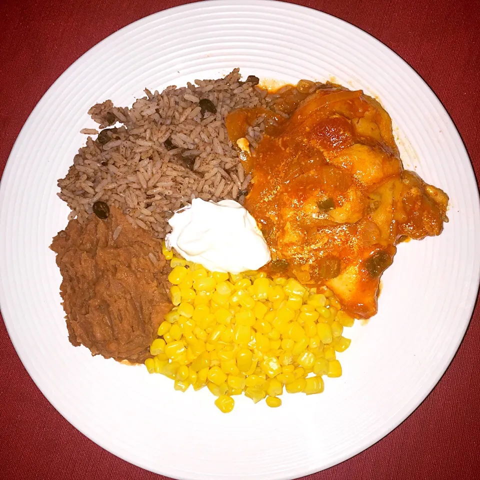 Mexican Chicken with black beans and rice with refried beans and corn.|Kevin L. Simsさん