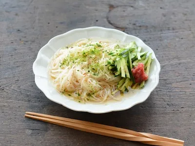 きゅうりと青のりの梅じそぶっかけそうめん|ヤマサ醤油公式アカウントさん