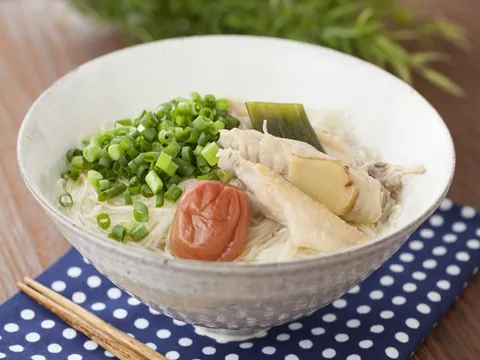 鶏出汁梅にゅう麺|ヤマサ醤油公式アカウントさん