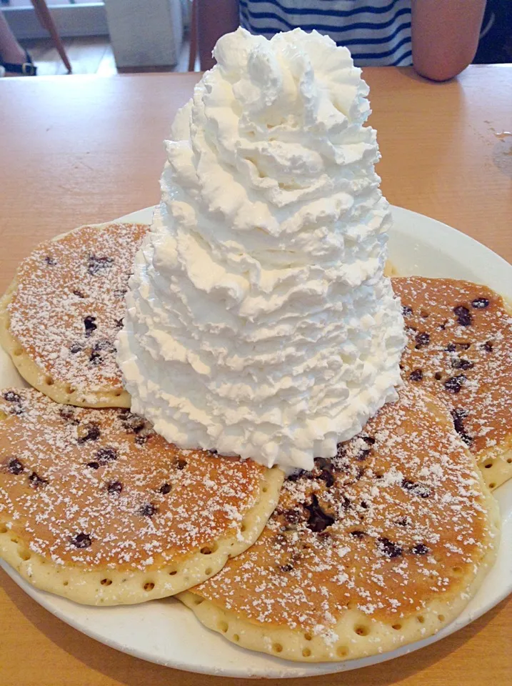 Snapdishの料理写真:チョコレートチップ+ホイップクリーム@Eggs'n Things（さいたま新都心）|Kazuya Miyukiさん