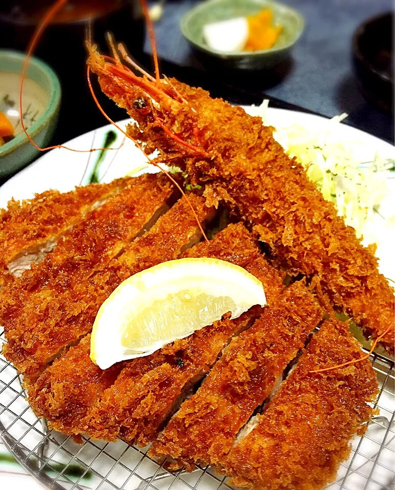 海老フライとロースかつ定食|しおりさん