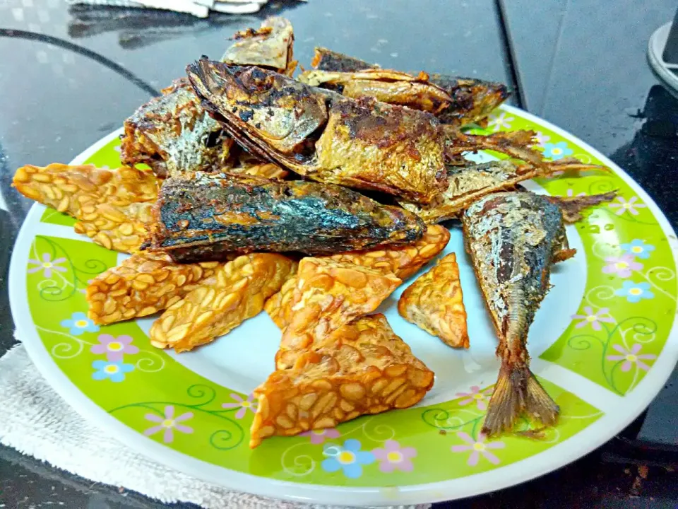 Fried Fish and Tempe|Jason Letchumananさん