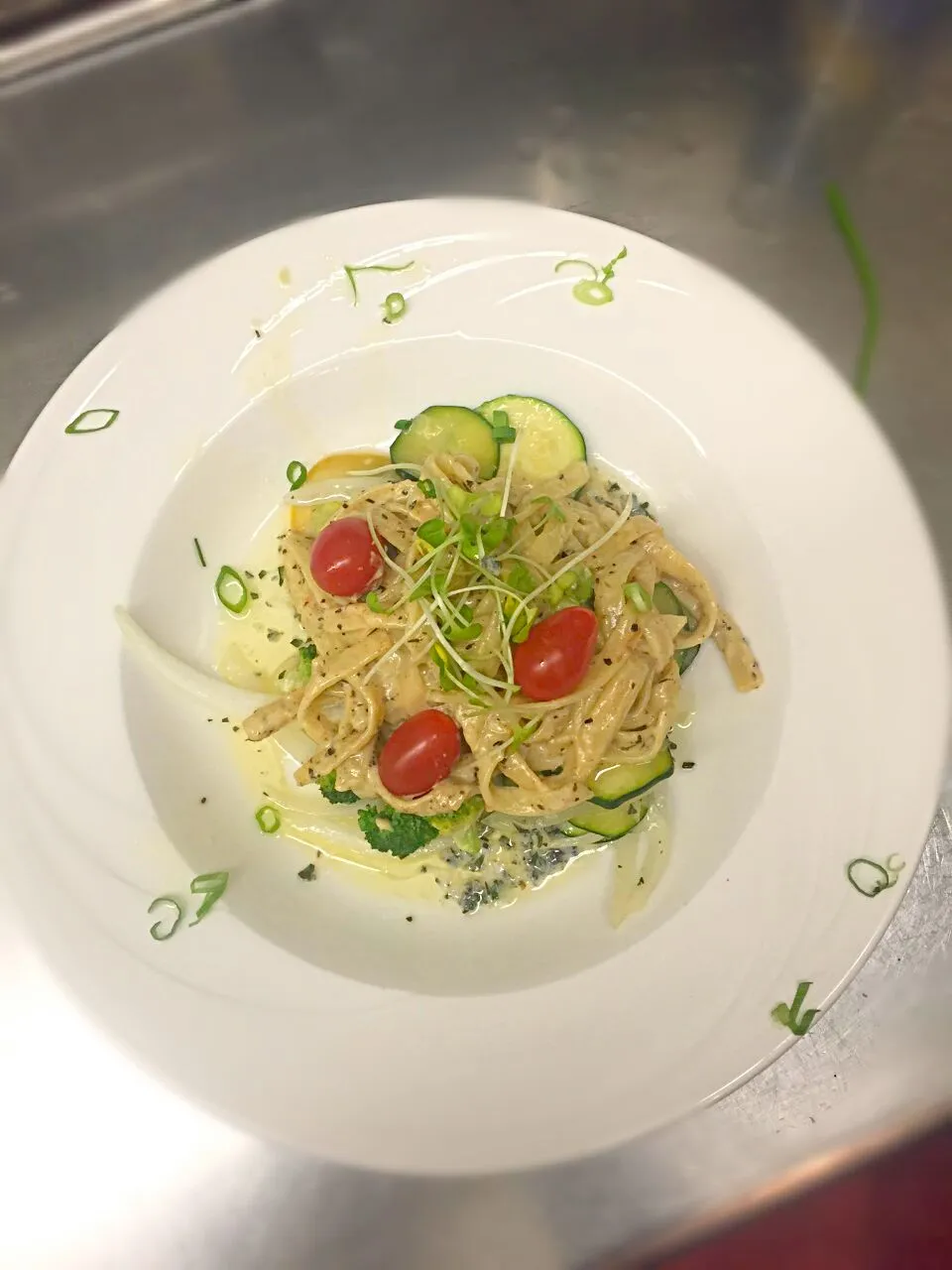 bacon fettuccine Alfredo over sautéed onion broccoli carrot zucchini and squash|alex mayburyさん