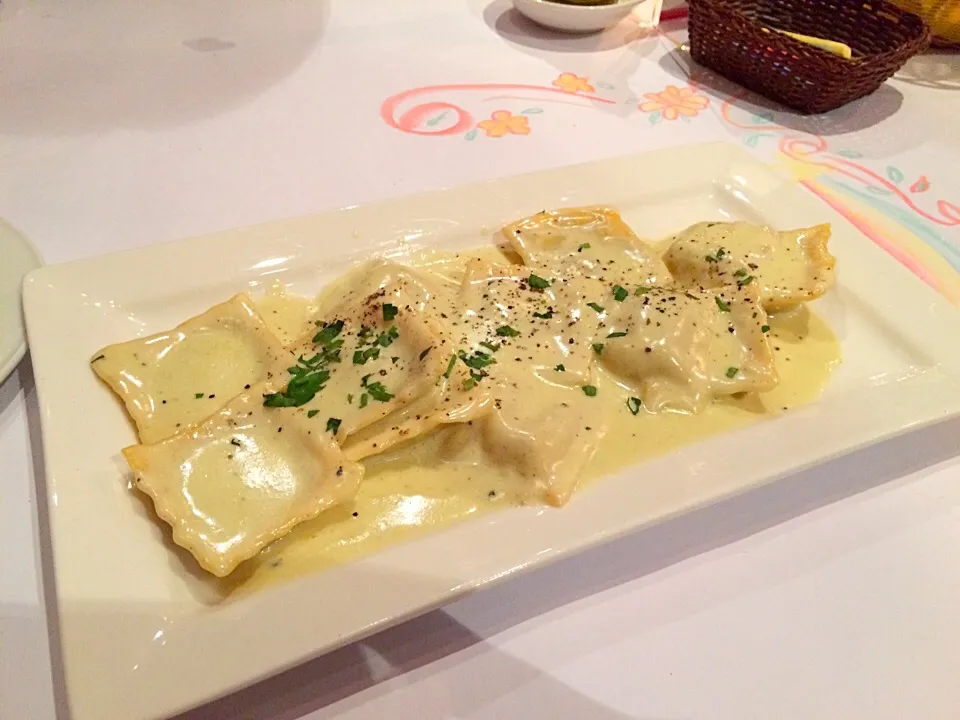 Snapdishの料理写真:Beef cheek ravioli with cheese sauce|prissyさん