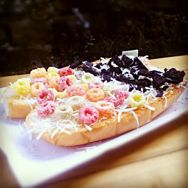 funny toast buns

 #funny #toast #buns #frootloop #oreo #cheese #kuliner #kulinerbandung #jellyfishcafe|wisnu kurniantoさん