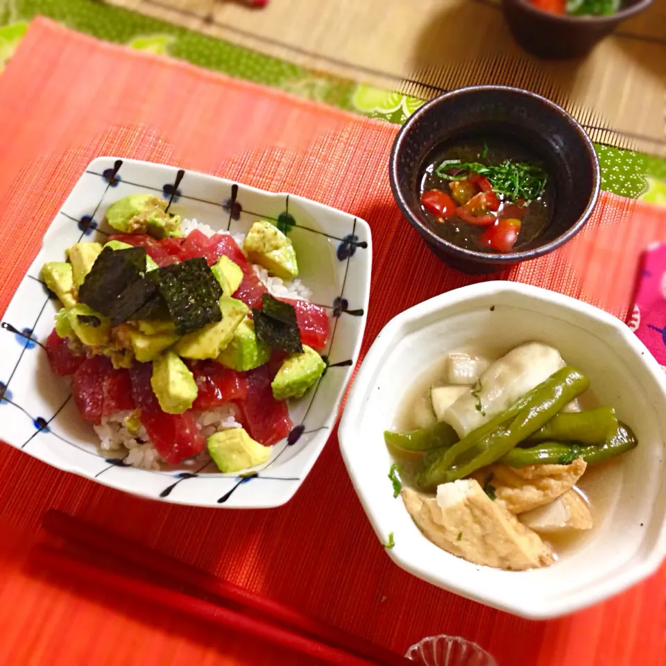 鮪アボカド丼、揚げと野菜の煮浸し、糸もずくの三杯酢|kctreeさん