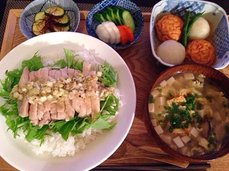 蒸し鶏ネギソース丼、魚河岸揚げとかぶの煮物、ズッキーニのナムル|ayumiさん