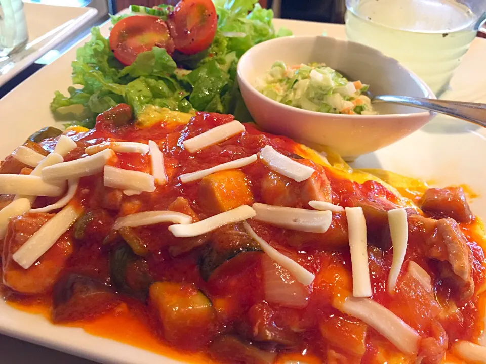 チキンと野菜のトマトソースオムライス^ ^|Chieko  Nakamuraさん