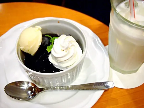 Coffee jelly  with Vanilla ice cream|Doungjai Dearさん