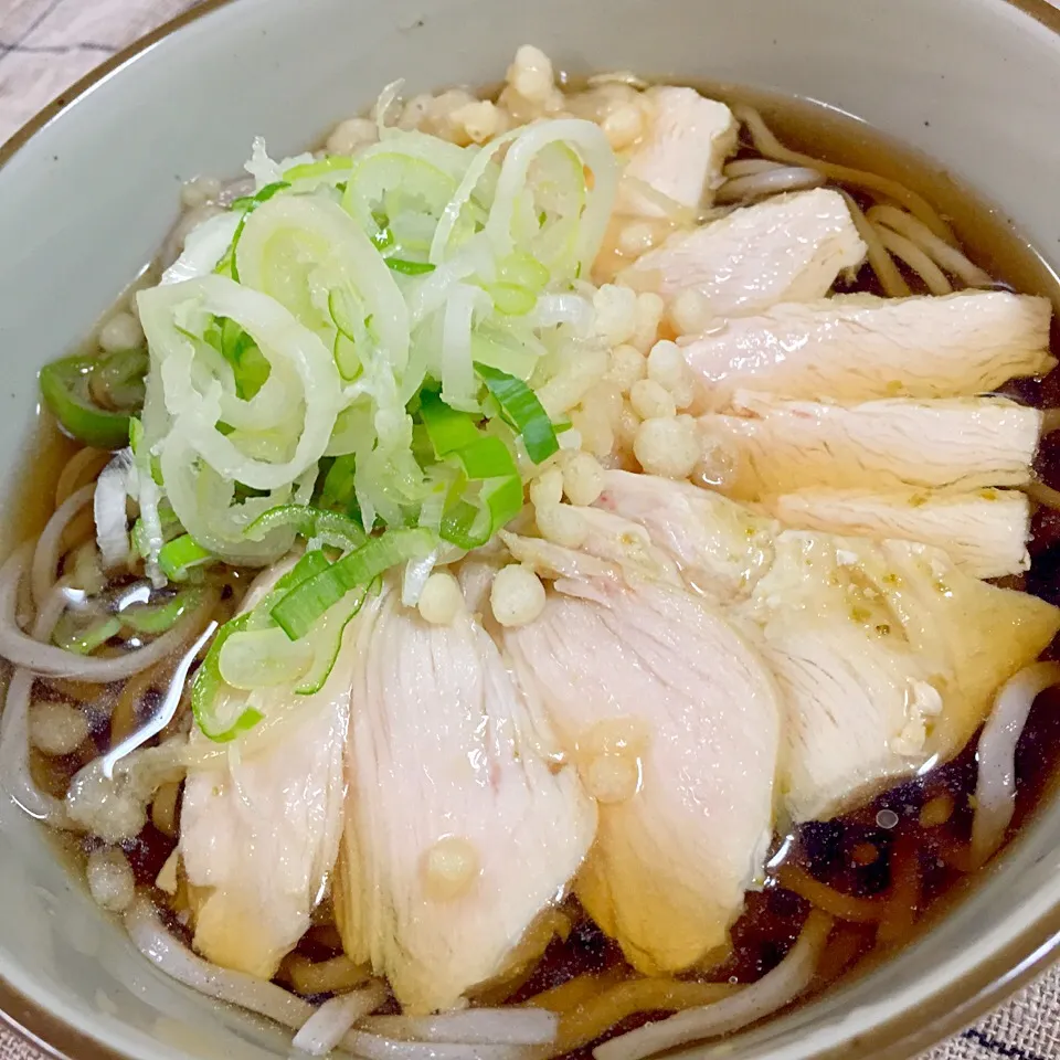 柚子胡椒風味の蒸し鶏で冷たい肉蕎麦|アッツさん