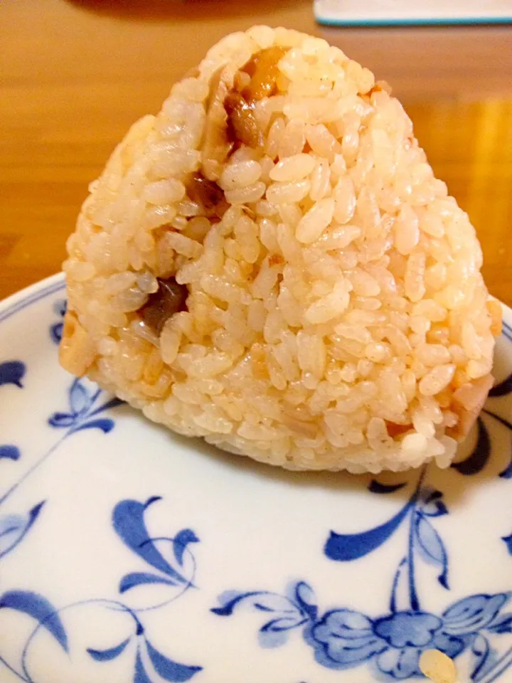 Snapdishの料理写真:混ぜご飯の🍙煮物の残りで|まいりさん