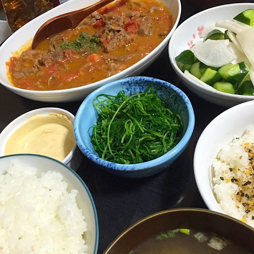 今日の晩ご飯は、バカのアホ炒め、おかひじき、大根ときゅうりの浅漬け、味噌汁。|ゆえさん