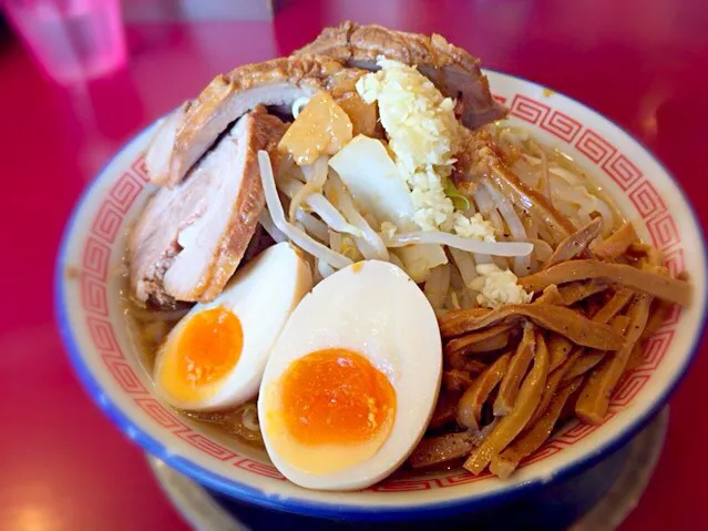 Snapdishの料理写真:【ビリー☆ラーメン】ビリーラーメン ニンニクあり、アブラ、カラメ|海斗さん