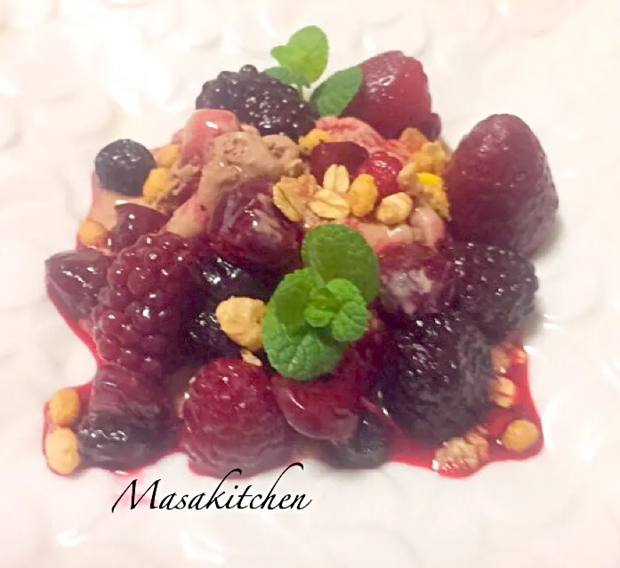 Mix berries&New zealand chocolate icecream|Masakiさん