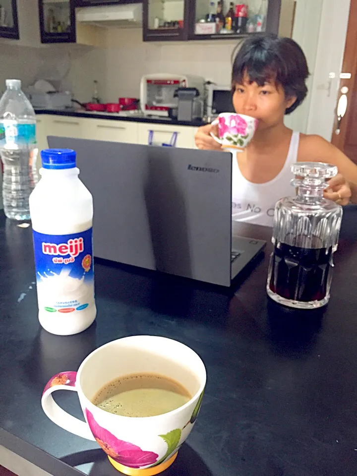 รูมเมทชงกาแฟให้กินแต่เช้า สงสัยกลัวหลับไม่ตื่น 555|prinzezzさん