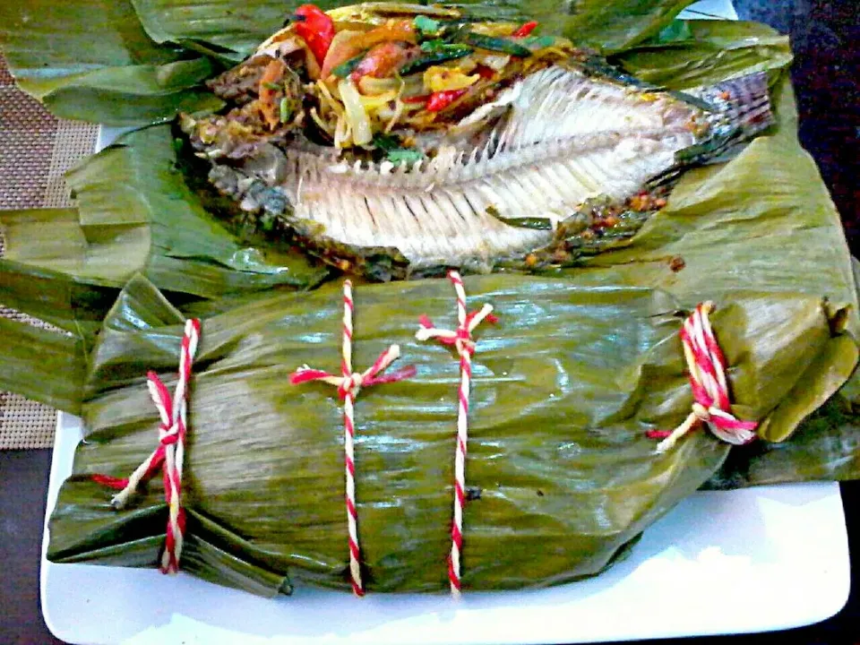 Steamed Fish (in banana leaf) 🐠🐠🐠|🌼 Pooja's Kitchenette 🌼さん