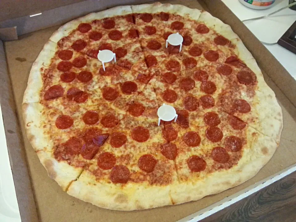 Snapdishの料理写真:24" Pepperoni Pizza|Courtney Alizabet Riess Handelさん