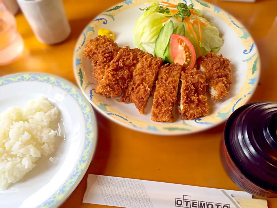 Snapdishの料理写真:ちょいデカ盛り！ロースカツ定食|ゆずきさん