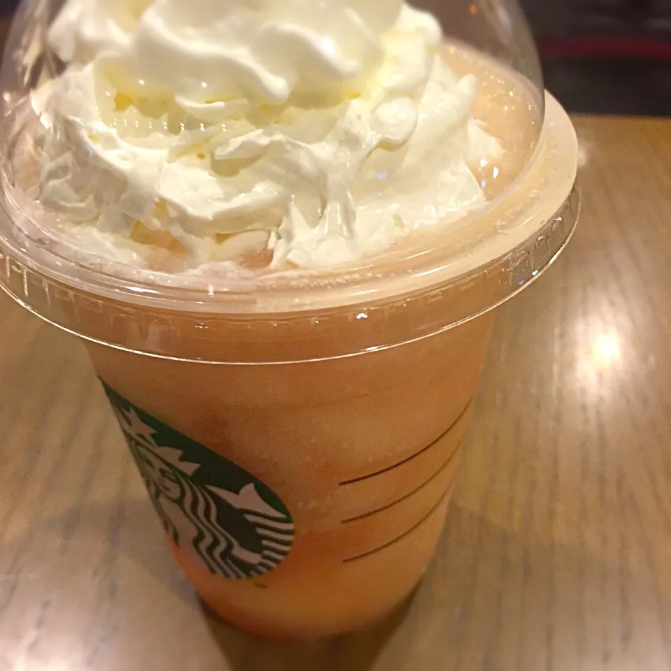 Peach in Peach Frappuccino|hirotomoさん