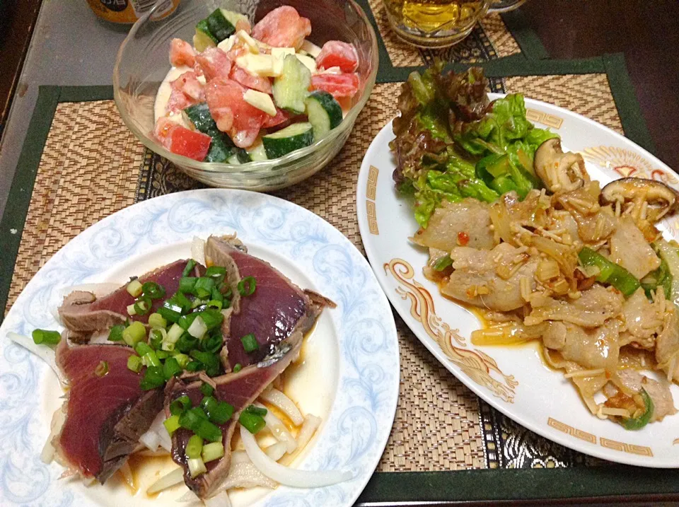 鰹のたたき＆トマトとキュウリのサラダ＆豚肉とキノコの炒め物|まぐろさん