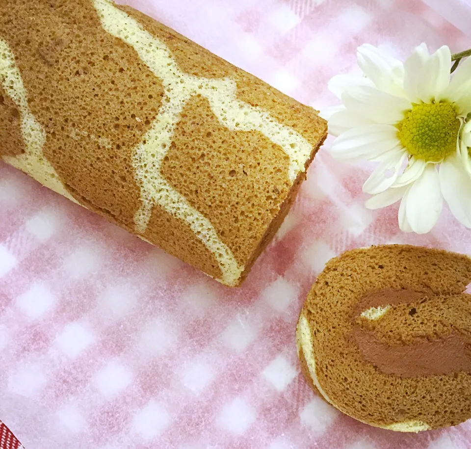 Snapdishの料理写真:Giraffe Chocolate Roll Cake|Prisca Erさん