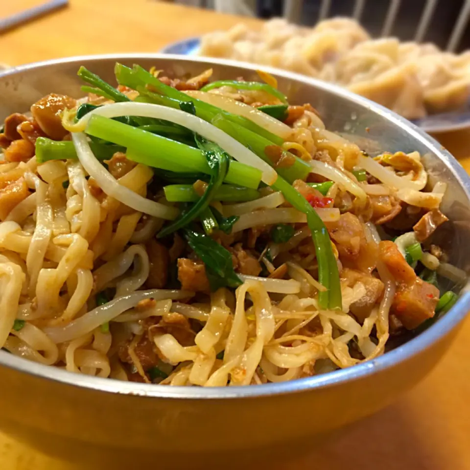 肉燥拌麵|手牽手一起過好日子。さん