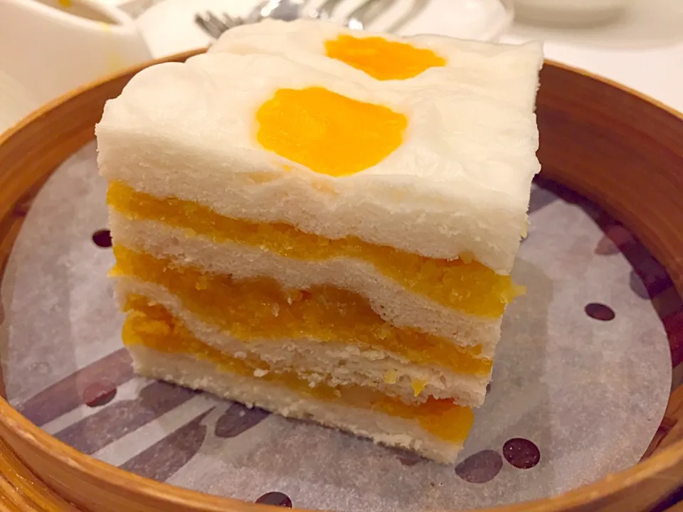 Steamed layer cake with egg yolk|Sky Blueさん