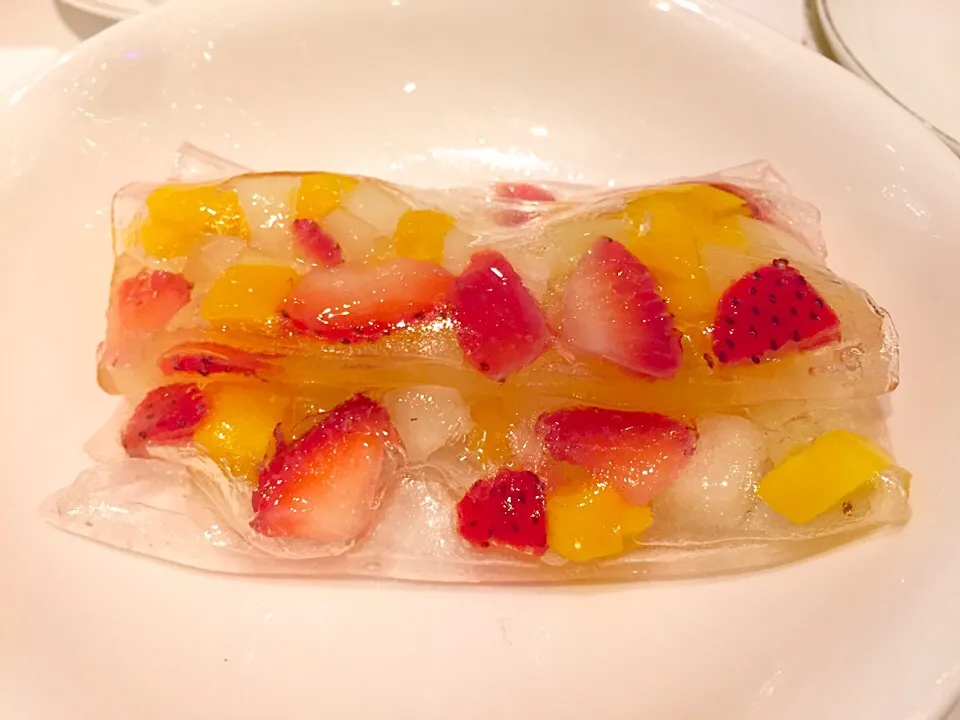 Jelly rolls stuffed with fresh fruits|Sky Blueさん