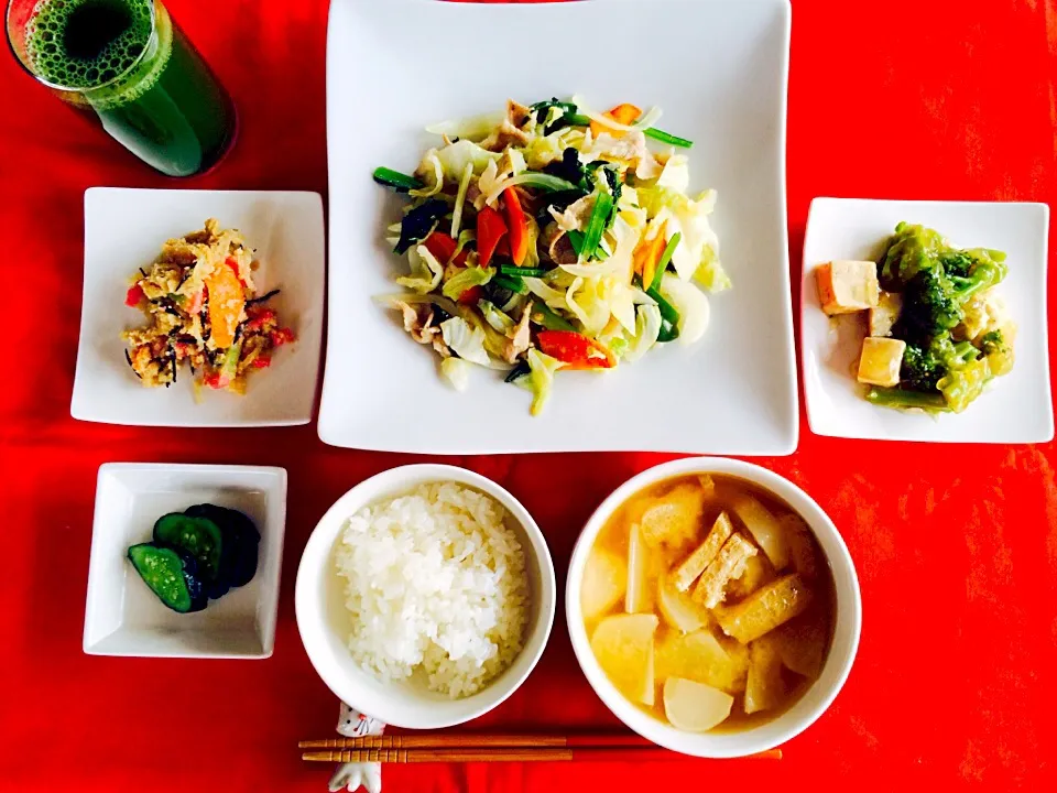 朝ご飯は勝負飯^_^💓✌️ガリバタ野菜炒め、具沢山の炒りおから、トーフとブロッコリーのあんかけ^_^✌️今日もたっぷり野菜の朝ご飯食べて頑張ります^_^💓👍栄養満点（笑）|はみちゃんさん