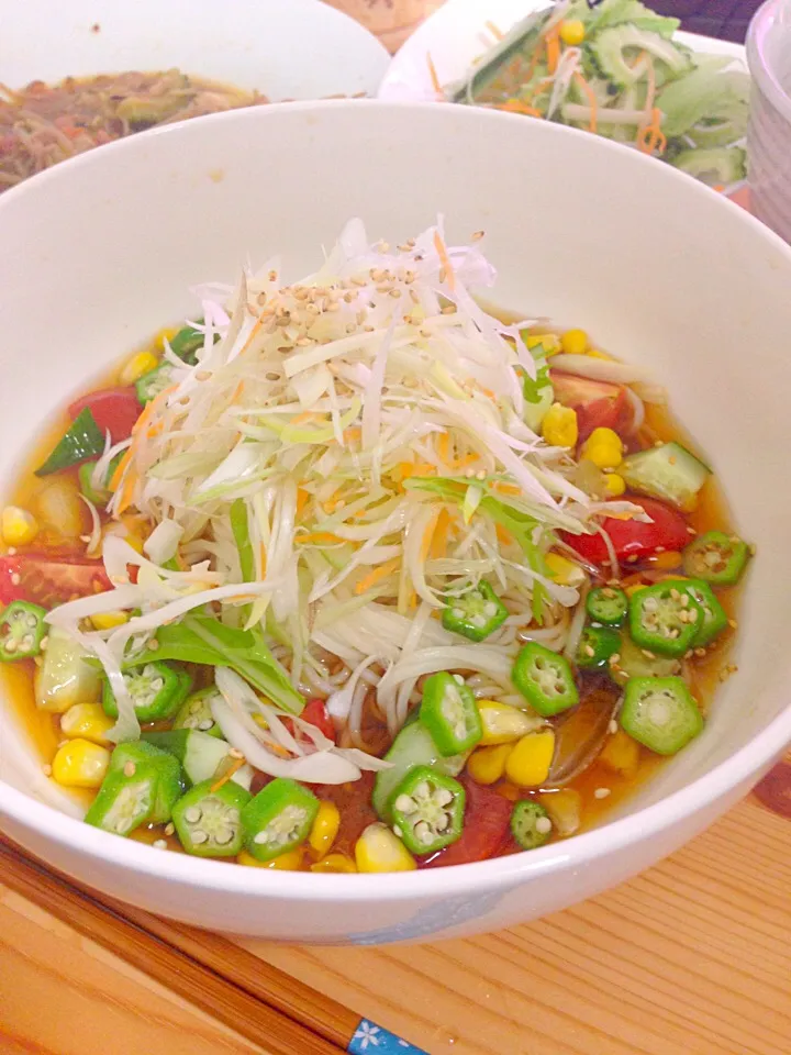 夏野菜たっぷり彩りそうめん|赤べこチャイニーズさん