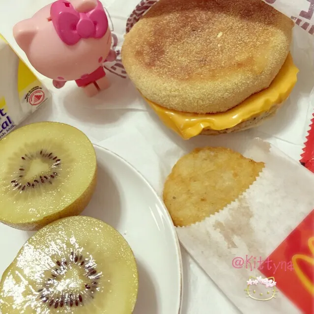 💛Kiwi & Sausage 🍔✌🏻️|🎀Kittyna🌸さん