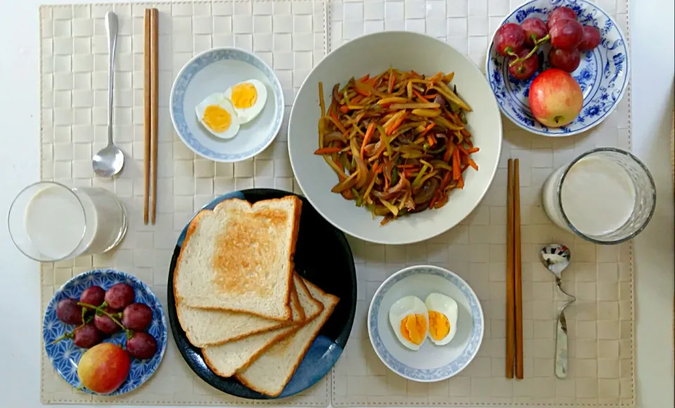 Breakfast for two: toast, fried vegetables, boiled eggs, mini apple and grapes, soymilk mixed with milk.|Liciaさん