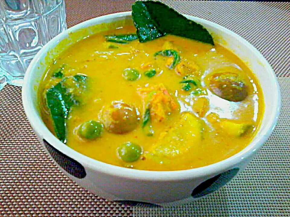 Chicken Banana Curry (w/ Thai Egglant Yogurt Basil n Lemon leaf) ✔|🌼 Pooja's Kitchenette 🌼さん