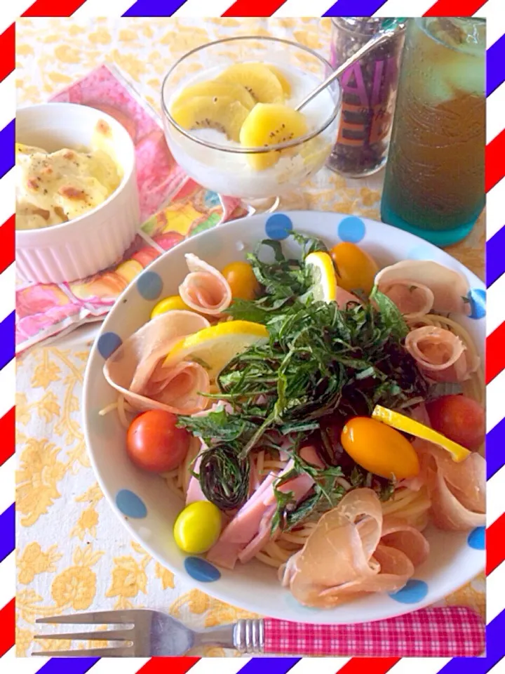 Snapdishの料理写真:🌸サラダパスタ🌸ポテトグラタン🌸ヨーグルト🌸|ＳＵＺＵＫＩさん