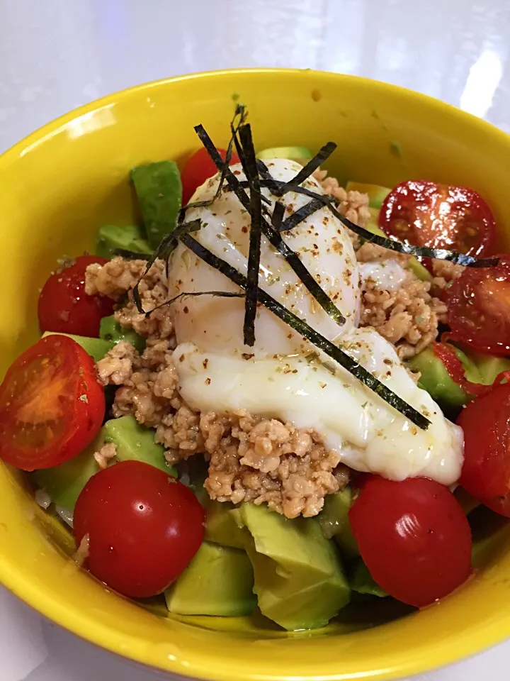 アボカド鶏そぼろ丼|Yukari  Shojiさん