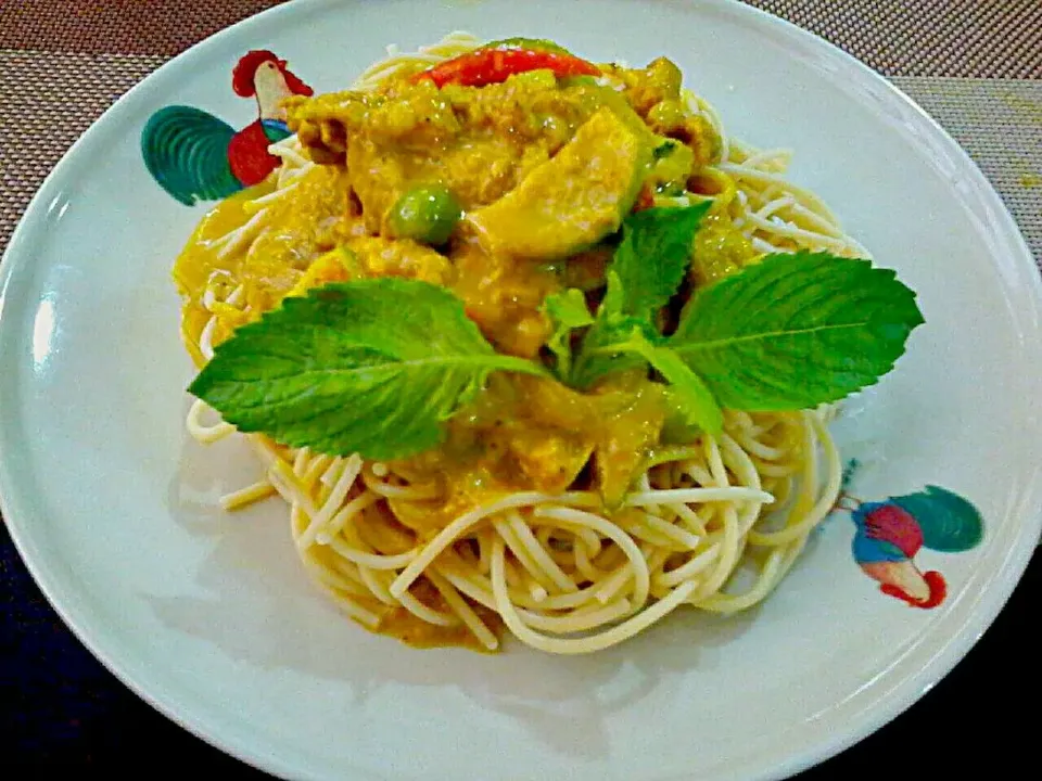 Spaggetti in Thai Curry Sauce ✔|🌼 Pooja's Kitchenette 🌼さん