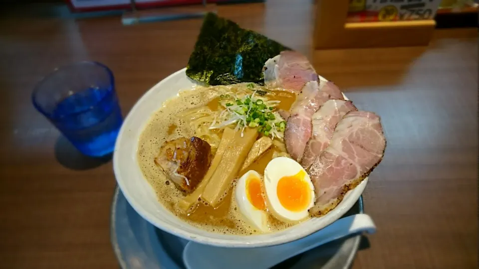 麺作赤シャモジ 特製醤油ラーメン|ミナミ ヒロヤさん