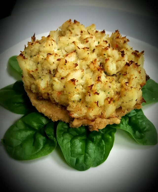 St Augustine Crab Cake with Fresh Spinach on top of a Hand Breaded Fried Green Tomato|Joel Vincentさん